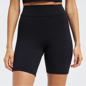 NWT Good American Sculpt Biker Short Medium Black